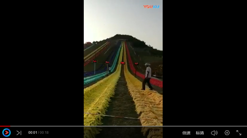 重慶沙坪壩世界首座分級(jí)式滑草場